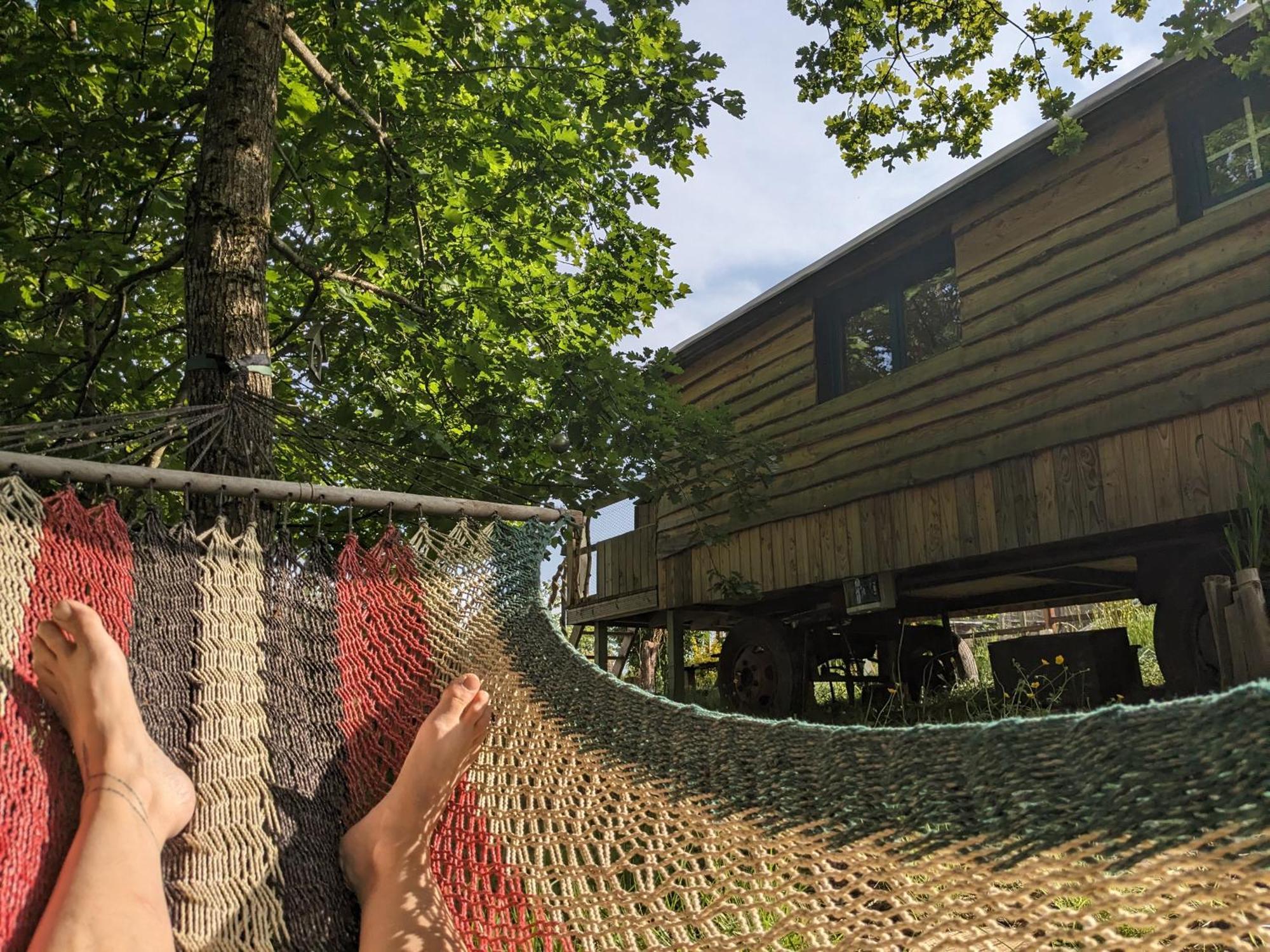 La Roulotte Tiny House Du Mond'Ideal Leval  Eksteriør billede