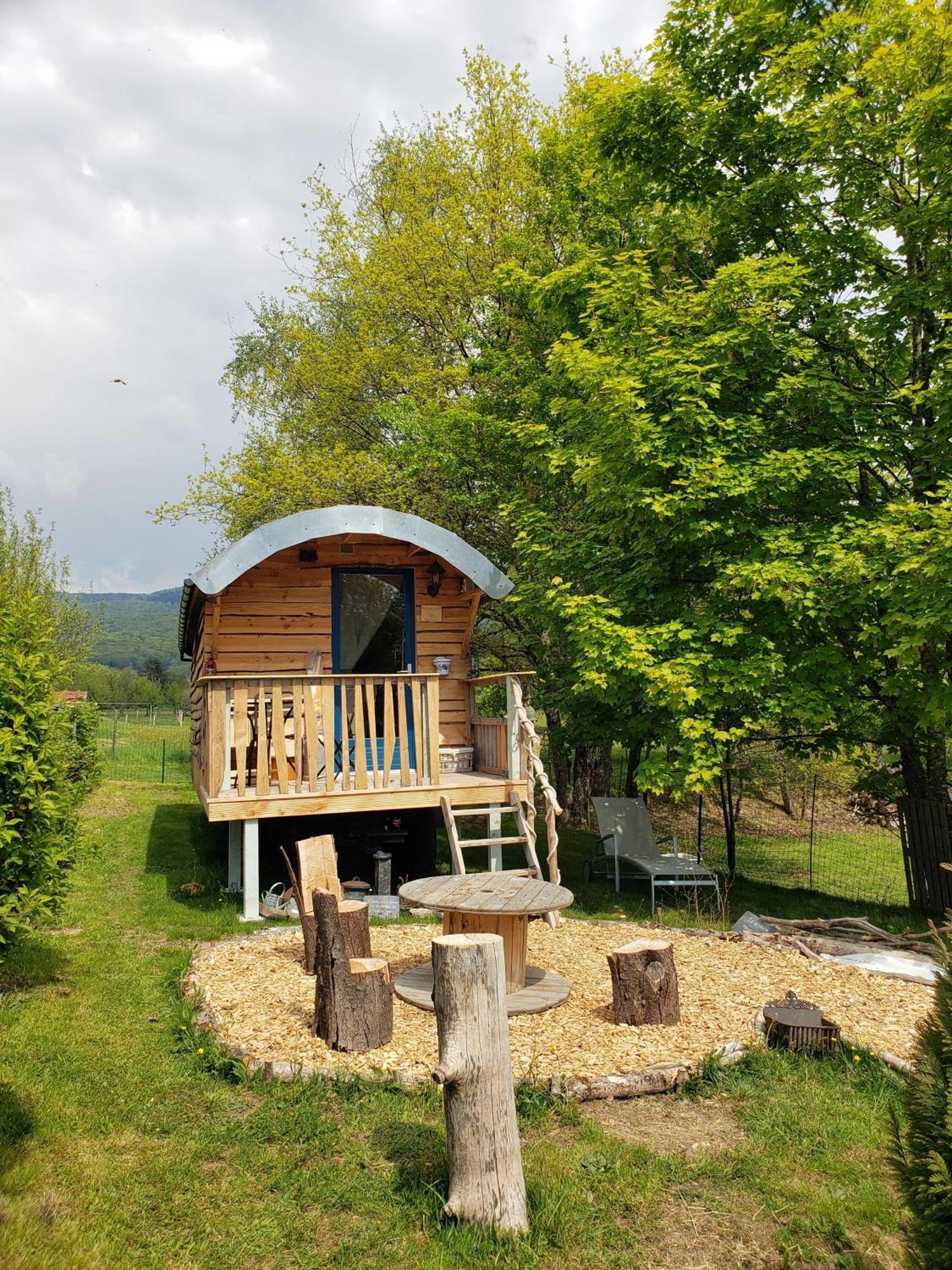 La Roulotte Tiny House Du Mond'Ideal Leval  Eksteriør billede