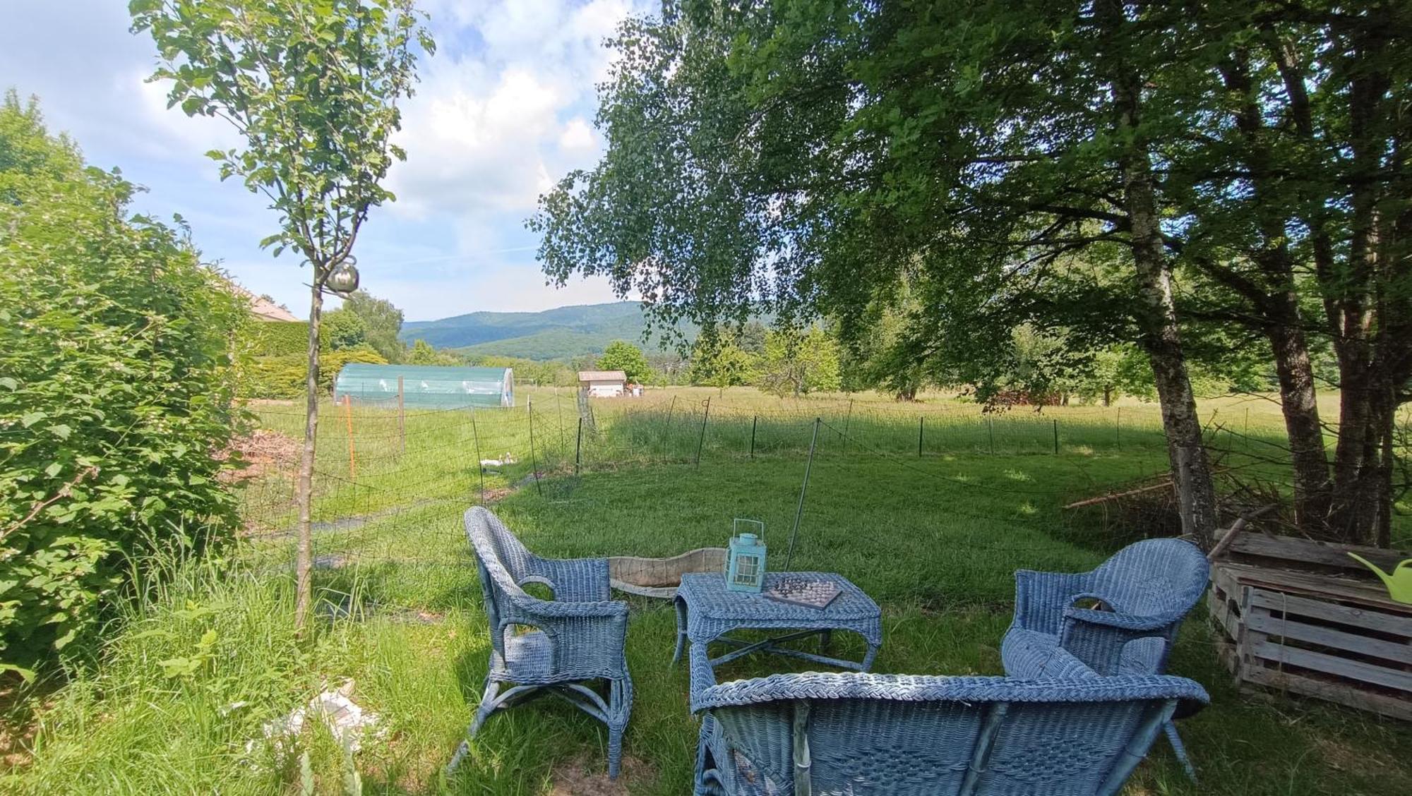 La Roulotte Tiny House Du Mond'Ideal Leval  Eksteriør billede