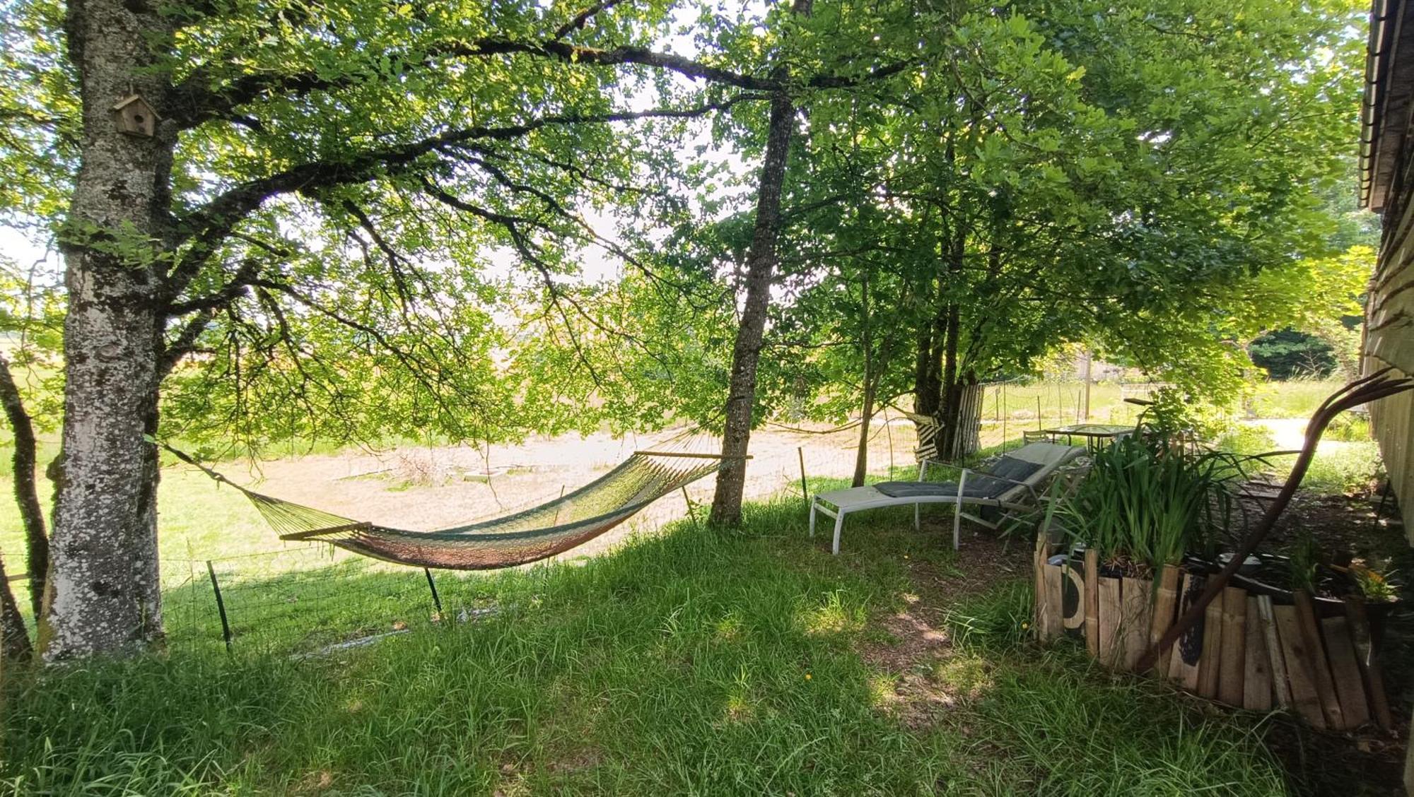 La Roulotte Tiny House Du Mond'Ideal Leval  Eksteriør billede